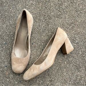 STUART WEITZMAN THE KENNA DOLCE TAUPE SUEDE BLOCK HEELS KK